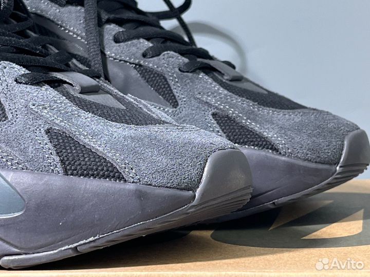 Кроссовки Adidas Yeezy Boost 700 V2 Vanta