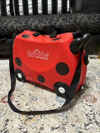 Детский чемодан каталка trunki