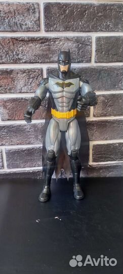 Экшн-фигурка из вселенной DC ; Бэтмен, Джокер