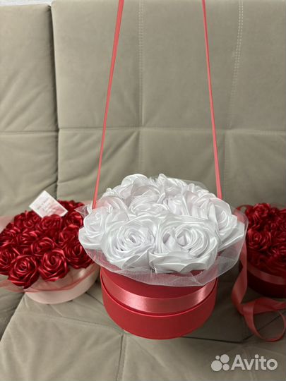 Розы из атласных лент