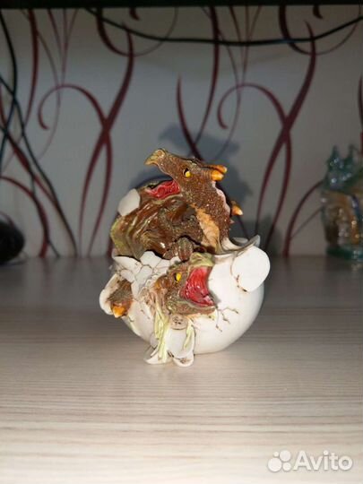 Фигурки статуэтки вылупление дракона из яйца