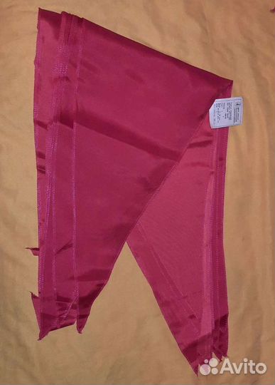 Пионерские галстуки и ремень,вымпел,значки СССР