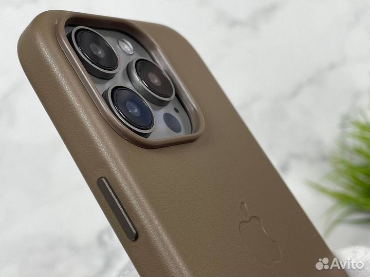 Чехол на iPhone 15 Pro кожаный MagSafe