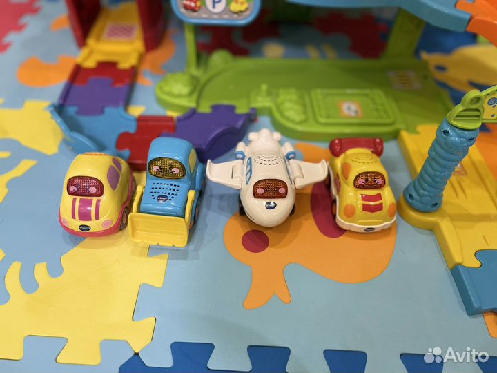 Продаю детскую парковку для машинок