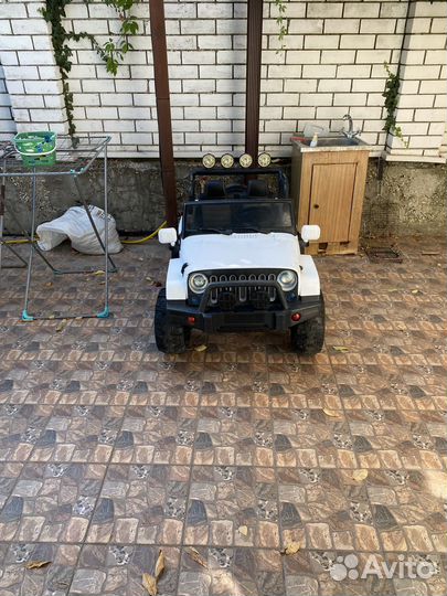 Электромобиль джип