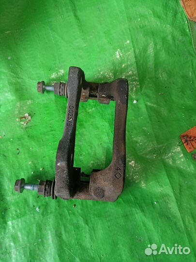 Рено Сценник 3 скоба суппорта заднего