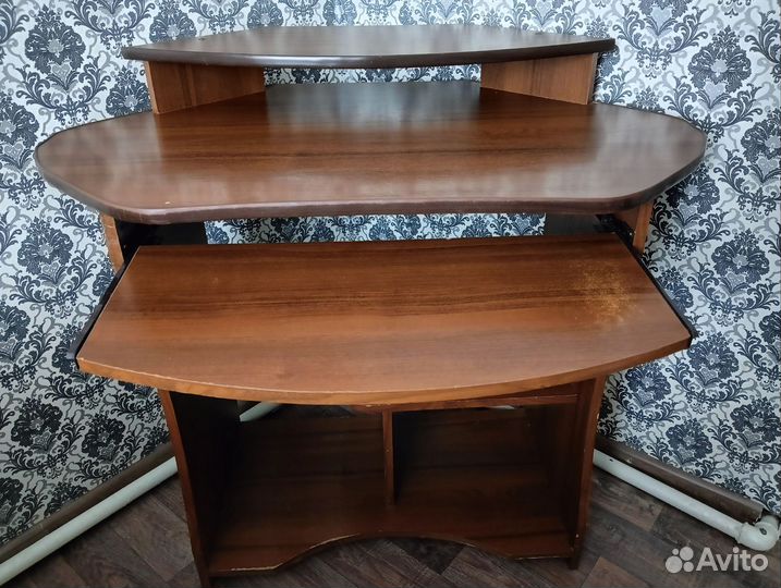 Продам компьютерный стол