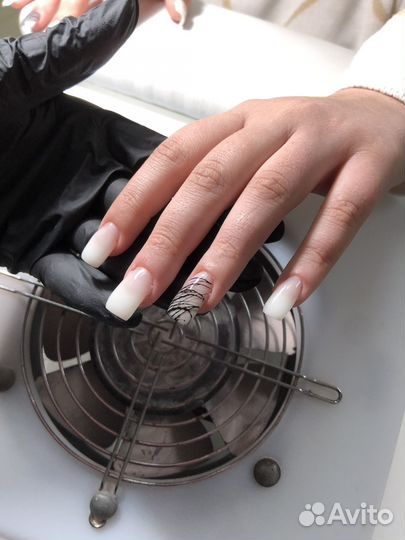 Модель на маникюр