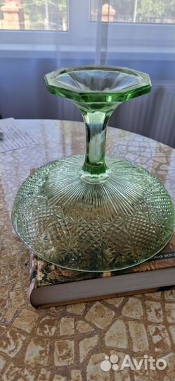 Ваза для фруктов на ножке цветное стекло