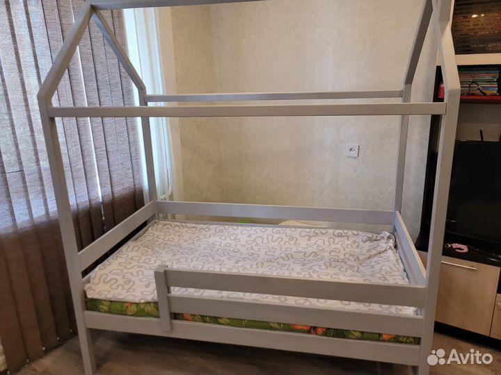 Детская кровать домик с матрасом