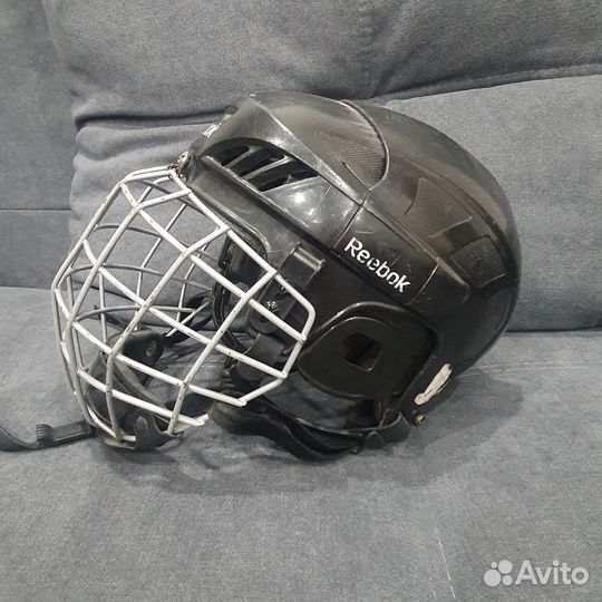 Хоккейный шлем