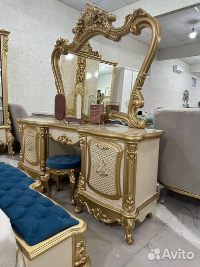 Спальный гарнитур