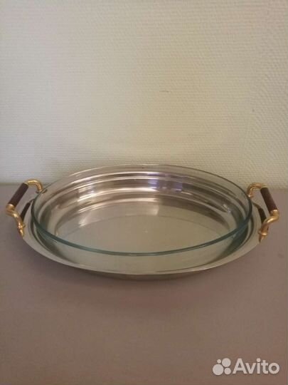 Новое металлическое блюдо под горячее