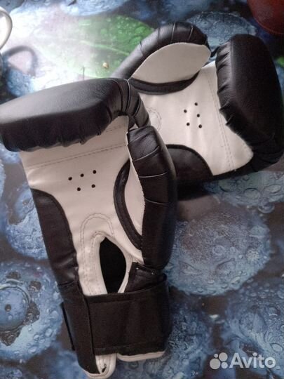 Боксерские перчатки 10 oz