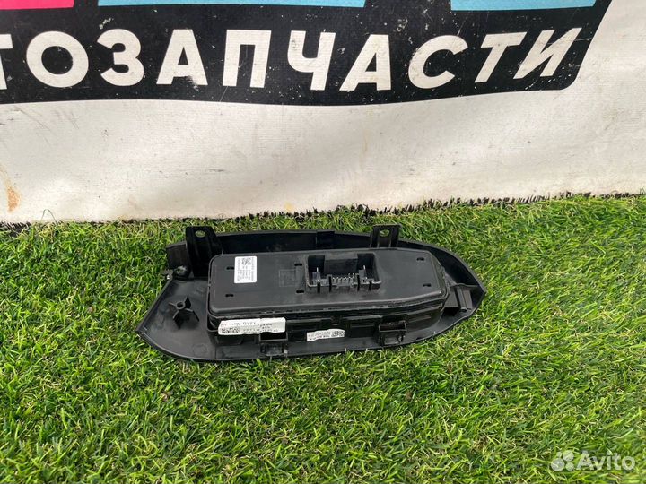 Кнопка стеклоподъемника двери передней левой