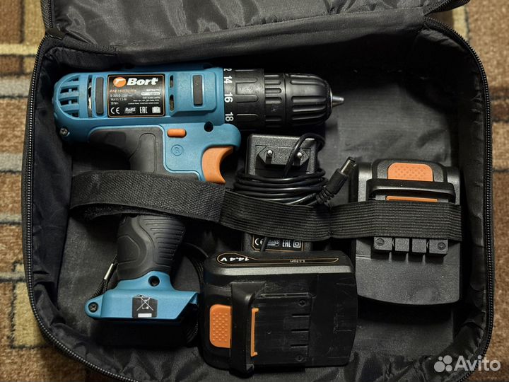 Шуруповерт Bort +2 Акб на запчасти