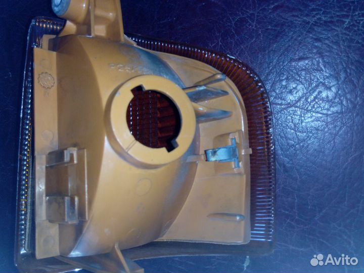 Поворотник передний правый на Ford Escort 86-89