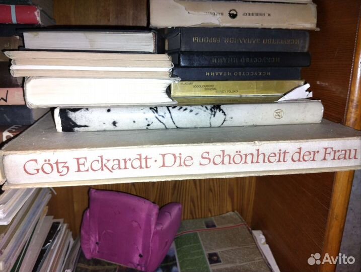 Книги разные, в основном по искусству