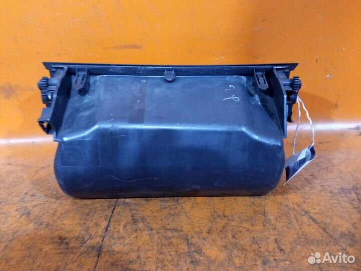 Бардачок Toyota Wish ZNE14G