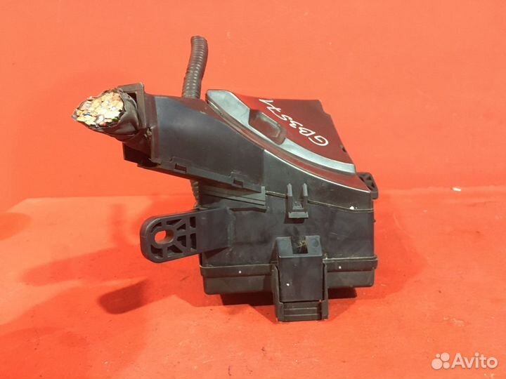 Блок предохранителей под капот Kia Venga хетчбэк