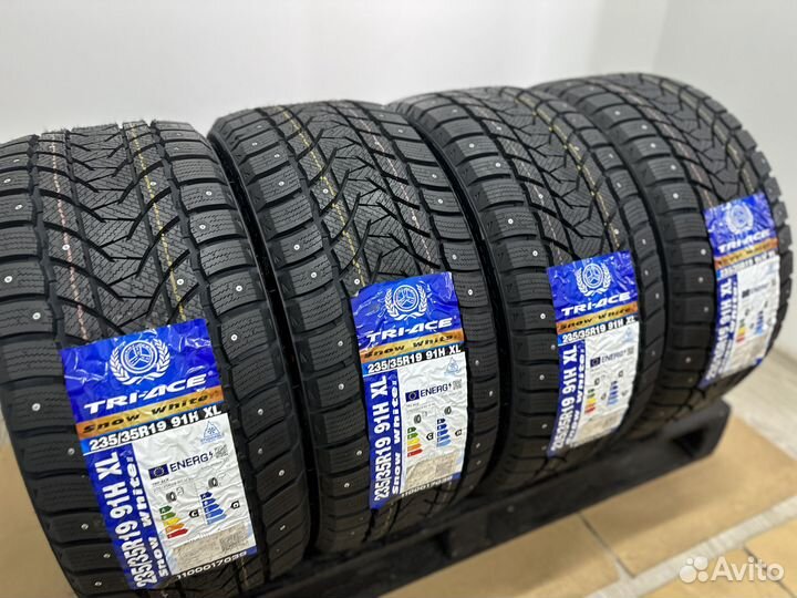 Tri Ace Snow White II Stud 235/35 R19 90U