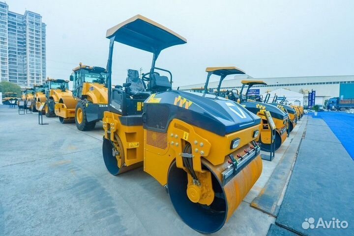 Дорожный каток XCMG XMR403, 2023