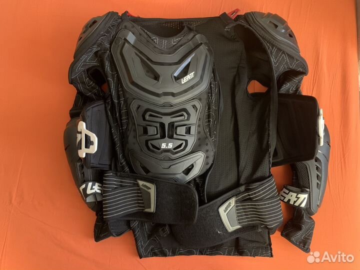 Защита тела Leatt Body Protector 5.5 Black s/m