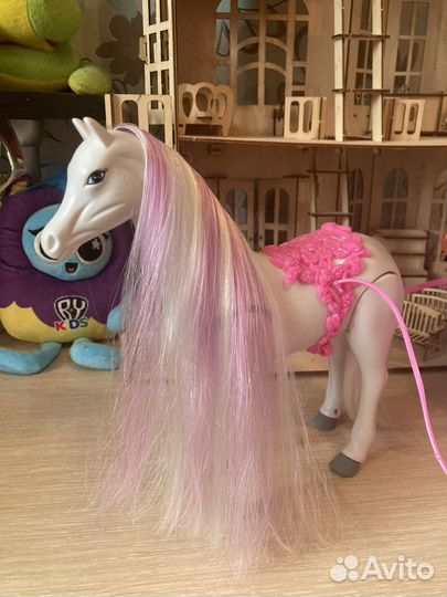 Карета с лошадью и куклой