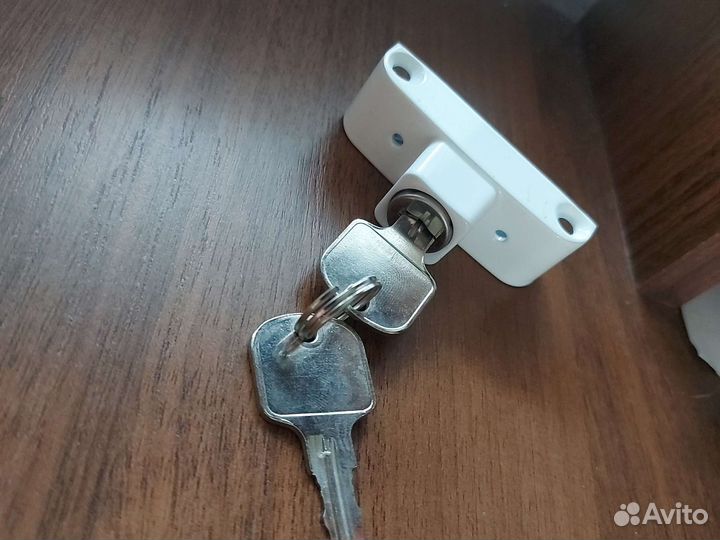 Ручка оконная и детские замки