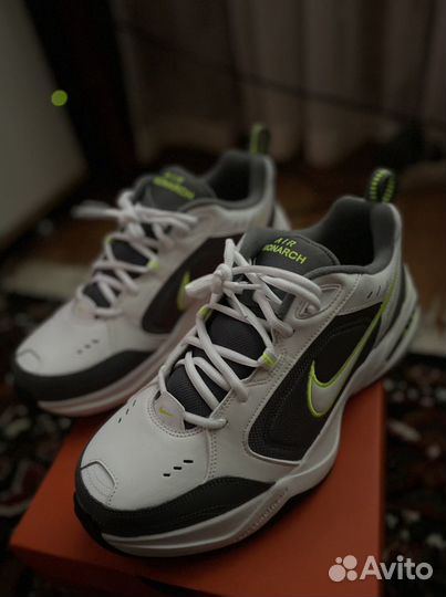 Nike air monarch