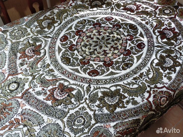 Скатерть, чайники.Винтаж