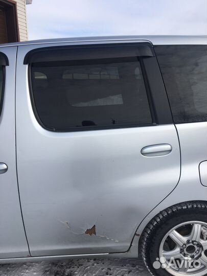 Левая задняя дверь Tayota funcargo NCP25, 4 WD