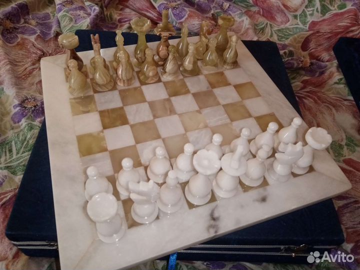 Шахматы из камня Оникс