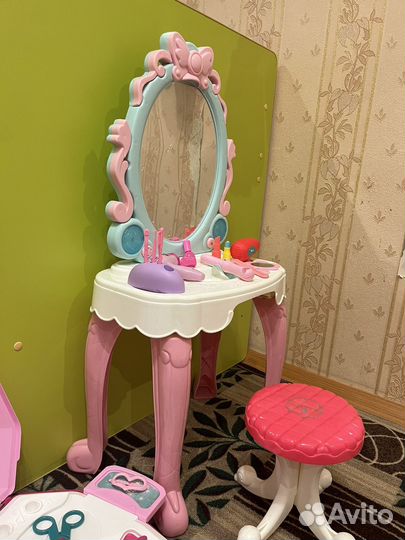 Детский туалетный столик со стулом
