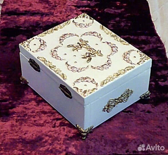 Деревянная шкатулка 