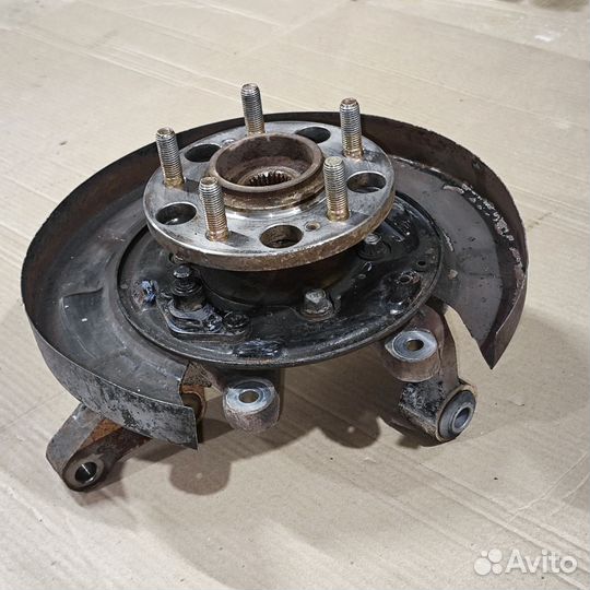 Кулак задний левый Kia Sportage 2 Hyundai Tucson 1