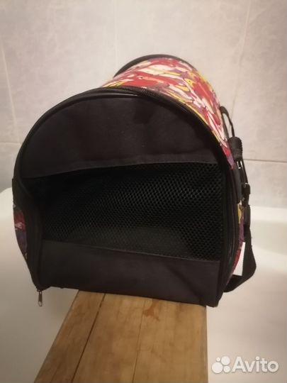 Переноска для кошек и маленьких собак