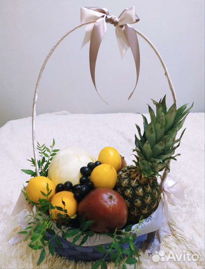 Вкусная корзина из фруктов в наличии