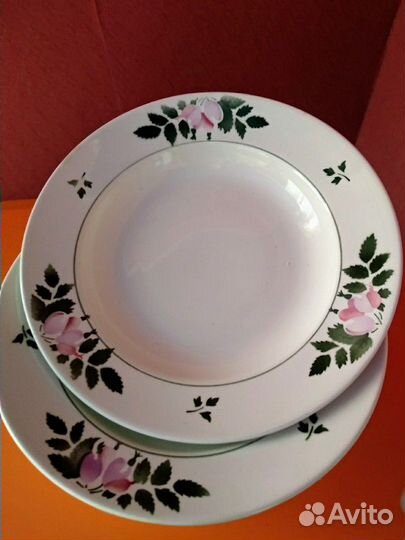 Тарелки глубокие и мелкие, времён СССР