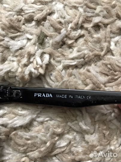Солнцезащитные очки prada