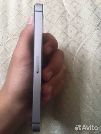 Телефон iPhone se