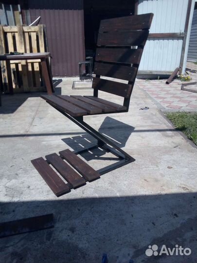 Стул с покачиванием при сидении