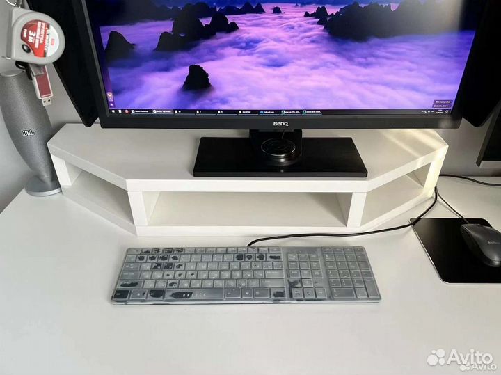 Белая подставка под монитор