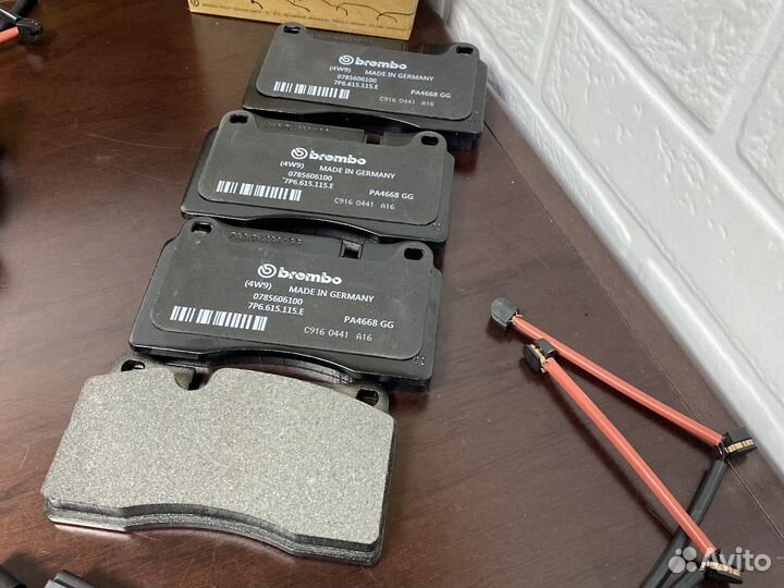 Тормозные колодки 7L6698151J передние VW Touareg