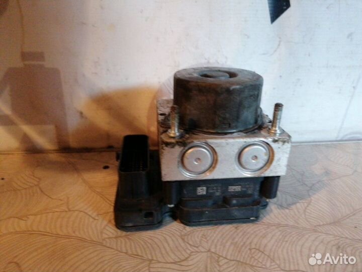 Блок abs Renault Sandero 1.5 K9K 626 2013