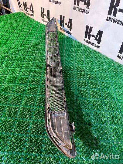 Решетка в бампер передняя Toyota Rav4 CA40