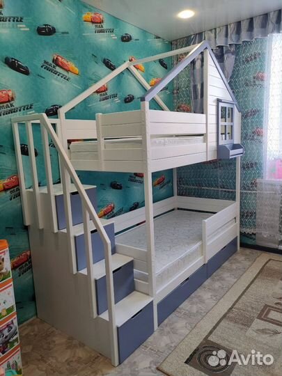 Двухъярусная кровать Домик с окном