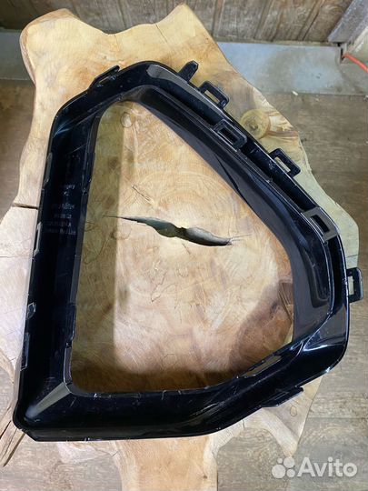 Накладка решетки бампера передняя правая Audi Q3 2