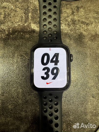 Часы apple watch se 44 mm nike