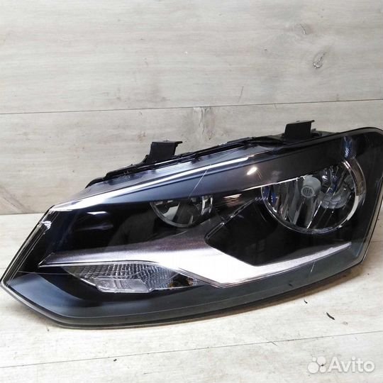 Фара левая Volkswagen Polo sedan 17г.в. рест